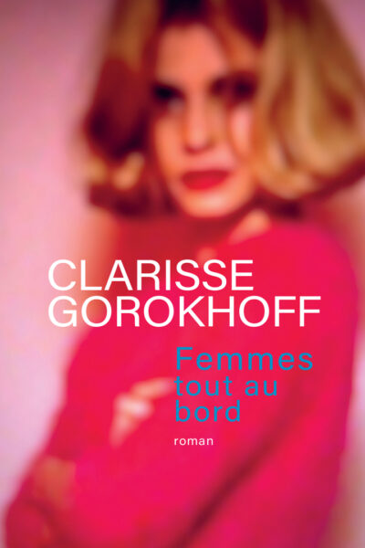 FEMMES TOUT AU BORD