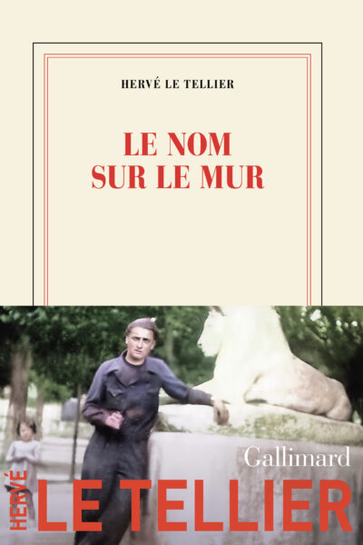 LE NOM SUR LE MUR