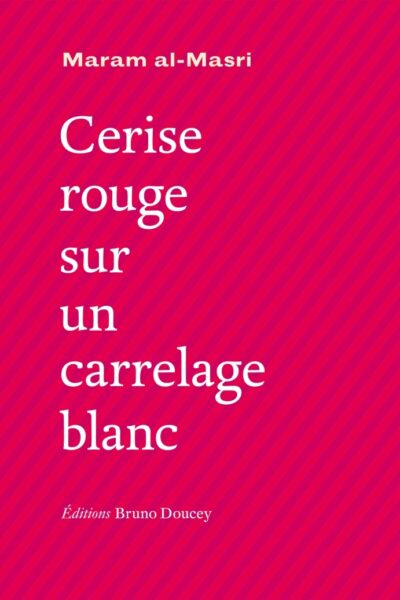 CERISE ROUGE SUR UN CARRELAGE BLANC
