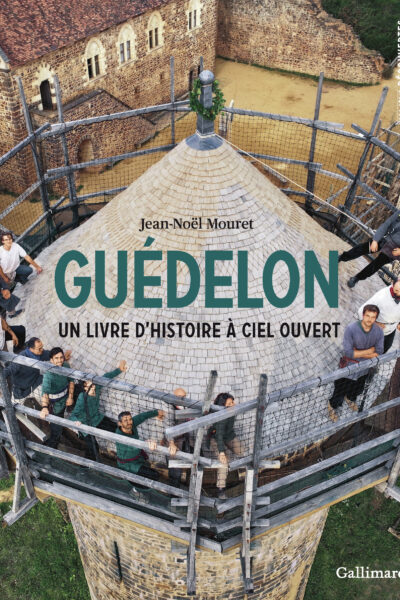 GUEDELON - UN LIVRE D'HISTOIRE A CIEL OUVERT