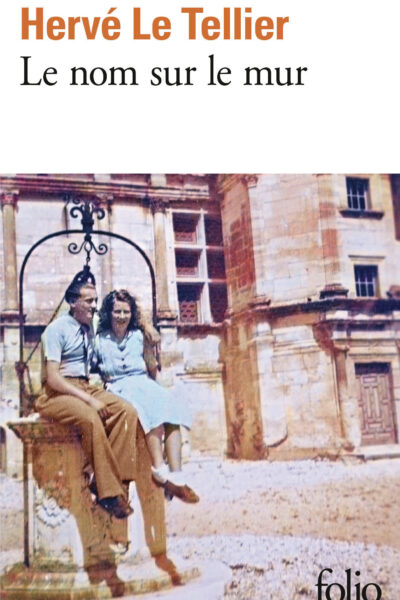 LE NOM SUR LE MUR