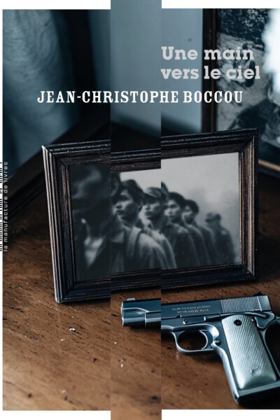 UNE MAIN VERS LE CIEL