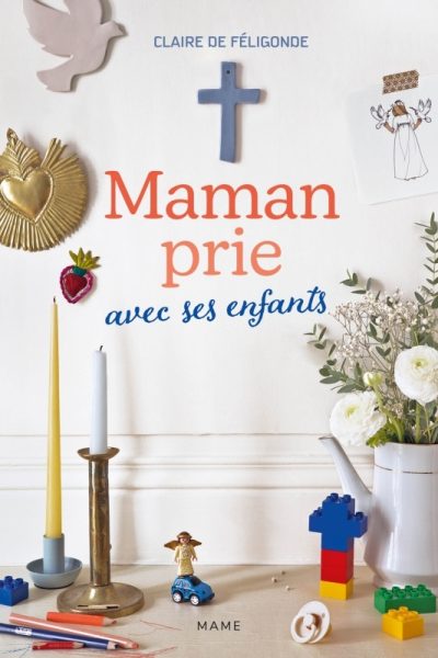 MAMAN PRIE AVEC SES ENFANTS