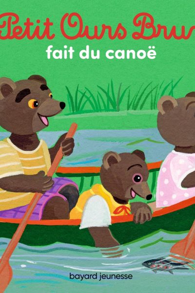 PETIT OURS BRUN FAIT DU CANOE