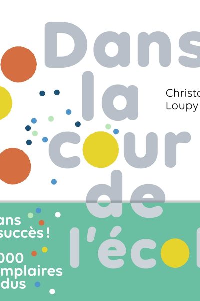 DANS LA COUR DE L'ECOLE